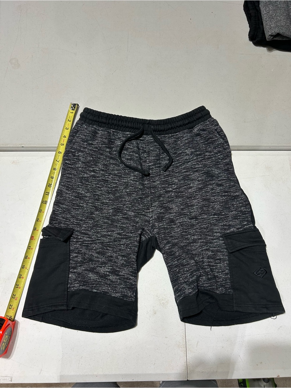 Southpole Mens Large Black Two Tone Marled Knit Drawstring Cargo Shorts